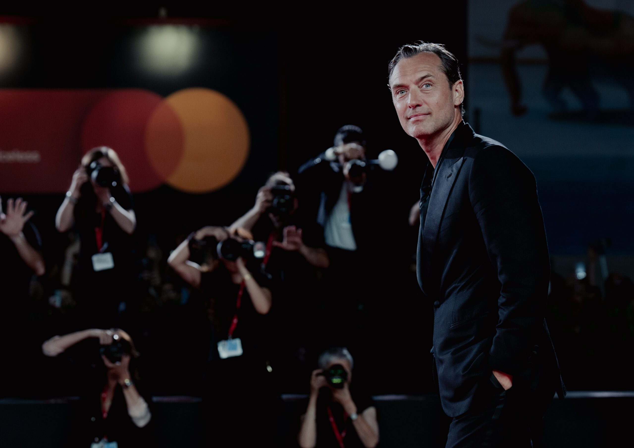 Jude Law, articolo su Beyond the Magazine, The Order, Venezia 81