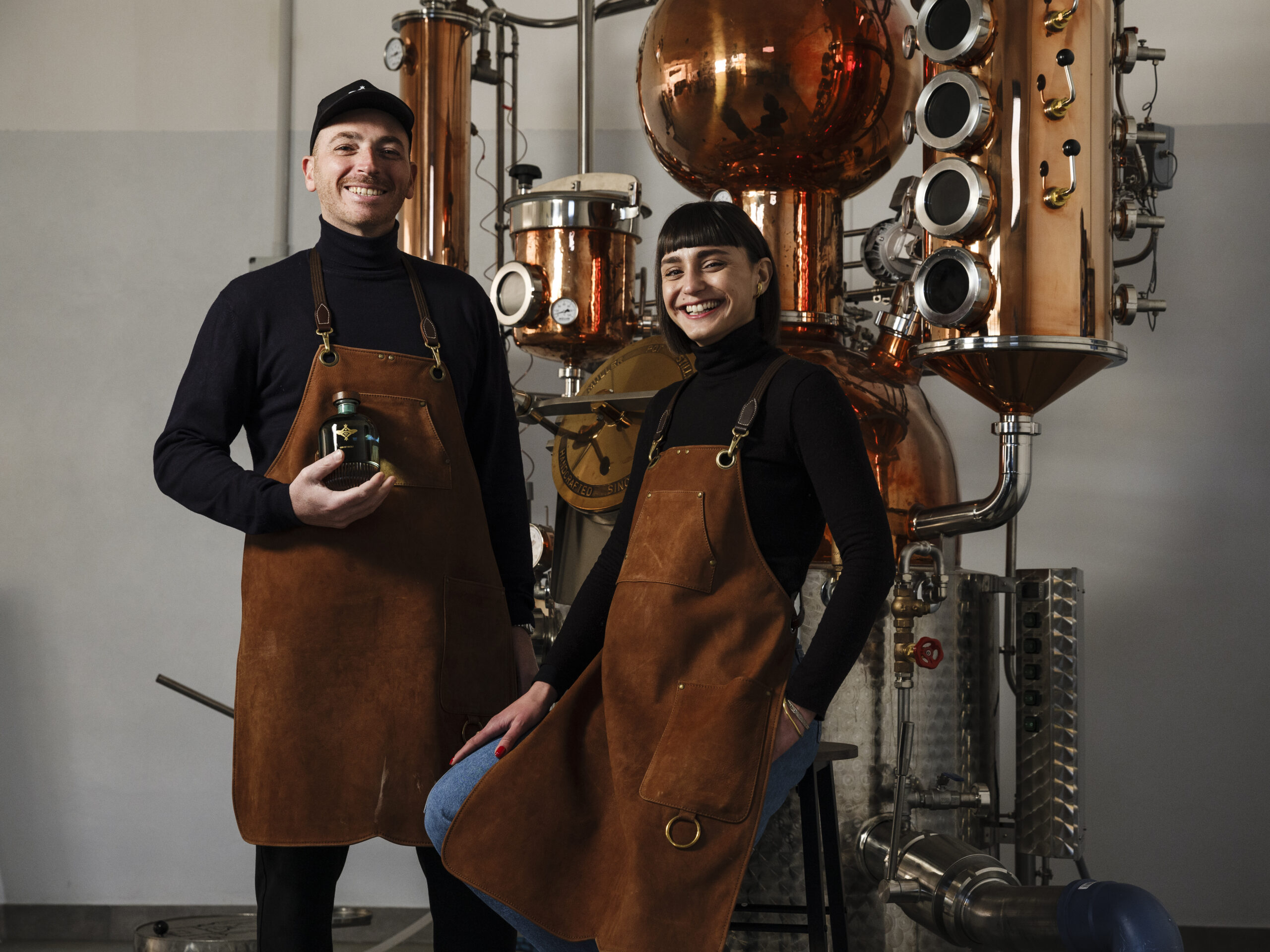 Jerry Prestigiacomo e Giusy Cipolla, articolo su Beyond the Magazine, Apenera Gin