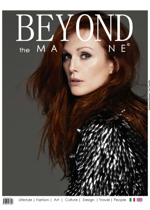 julienne moore attrice sulla copertina di Beyond the Magazine